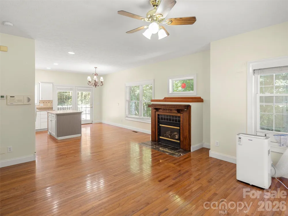 4901 Brevard Road Horse Shoe, NC 28742
