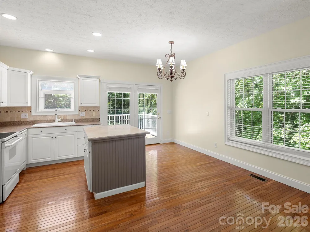 4901 Brevard Road Horse Shoe, NC 28742