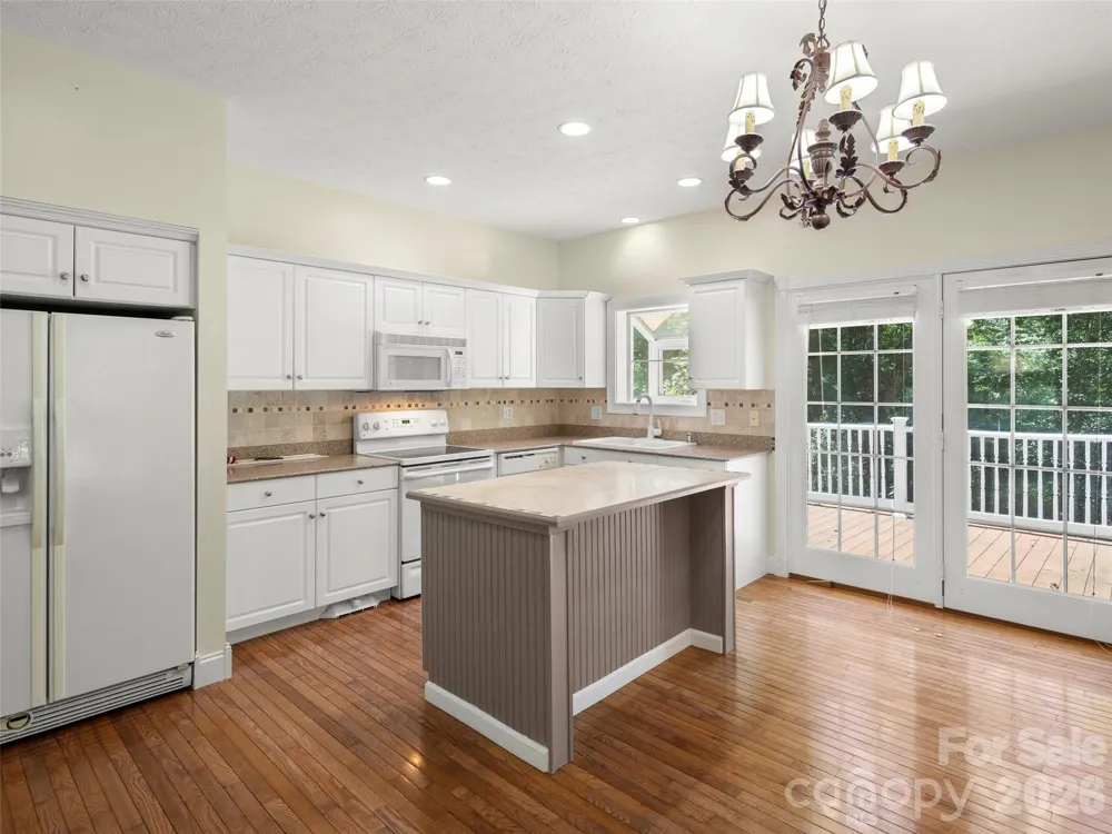 4901 Brevard Road Horse Shoe, NC 28742