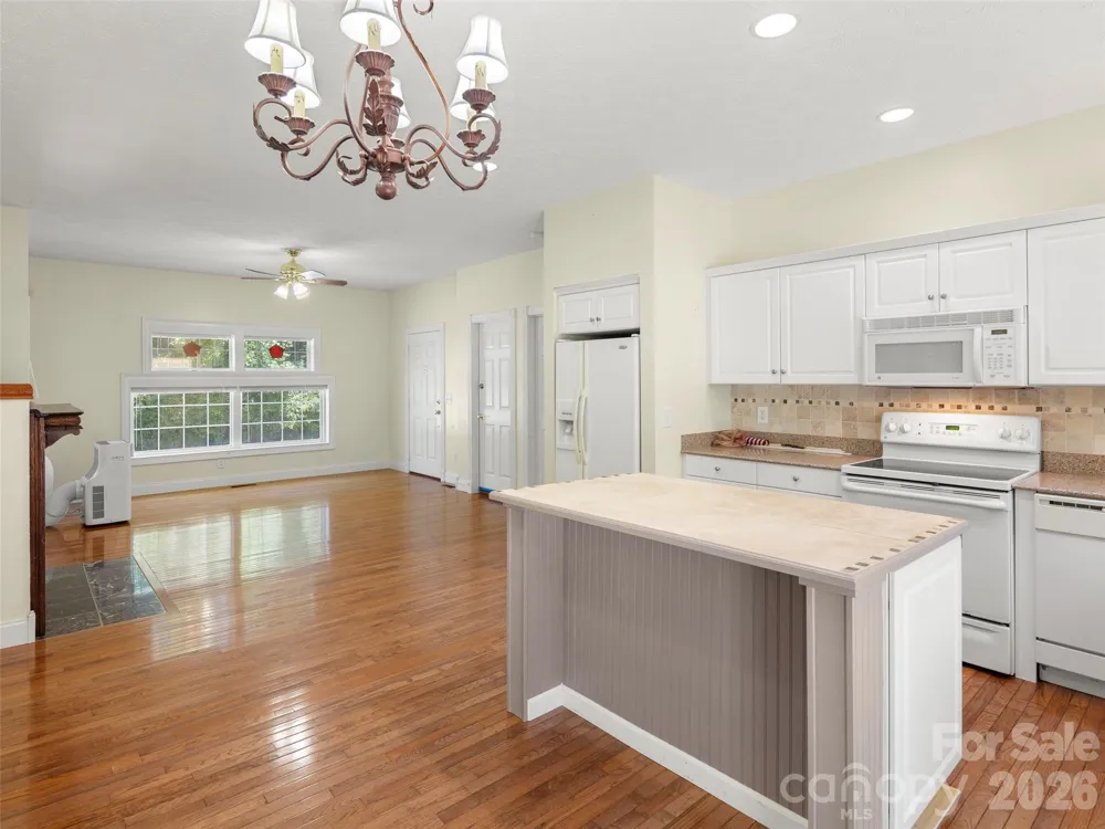 4901 Brevard Road Horse Shoe, NC 28742