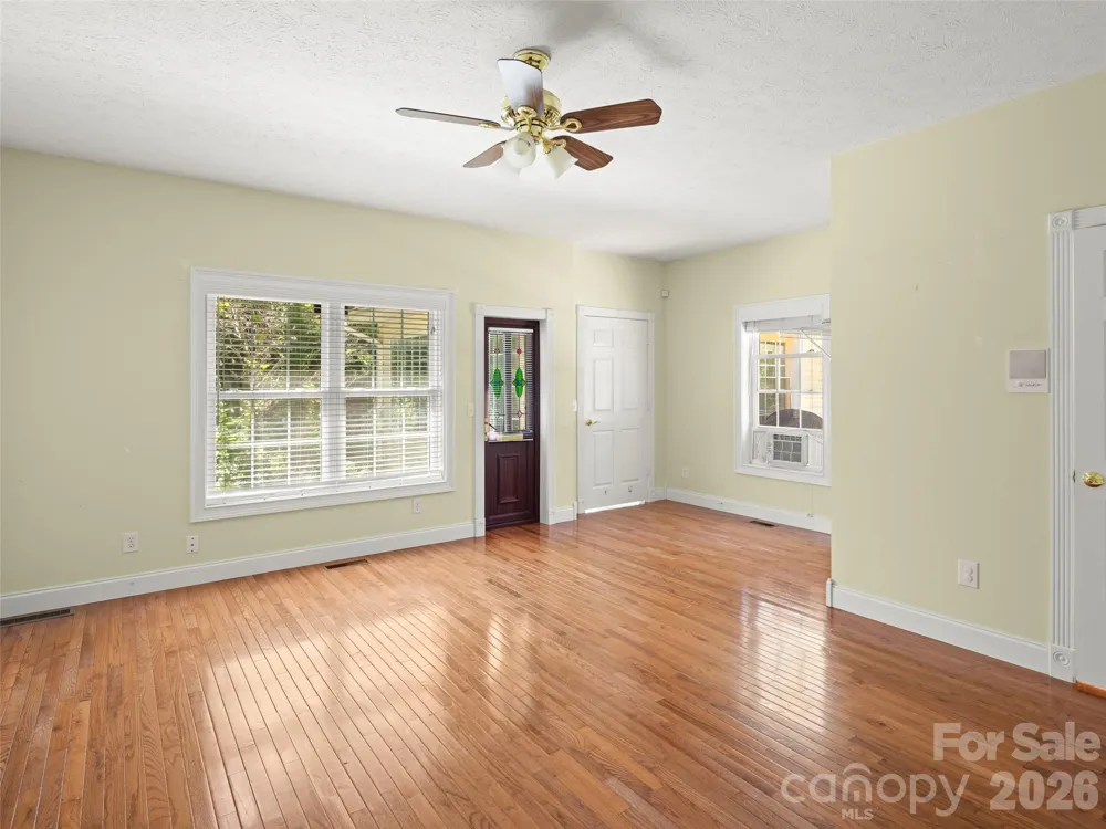 4901 Brevard Road Horse Shoe, NC 28742