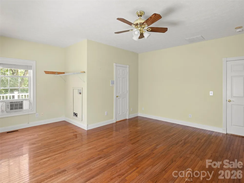 4901 Brevard Road Horse Shoe, NC 28742