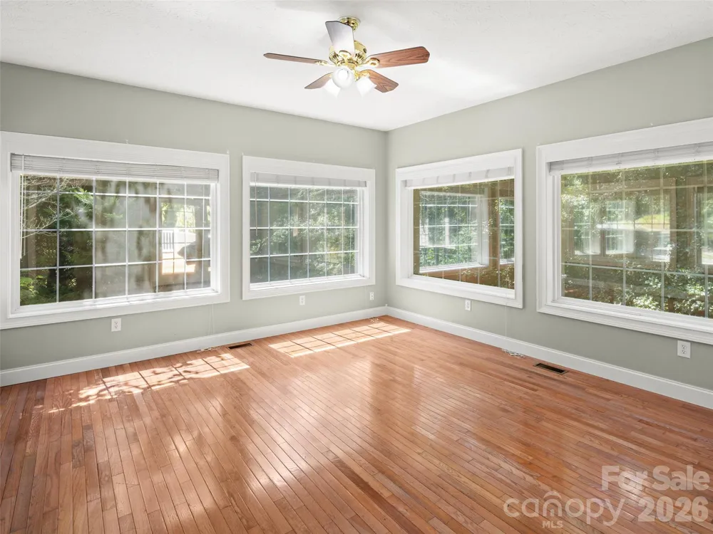 4901 Brevard Road Horse Shoe, NC 28742