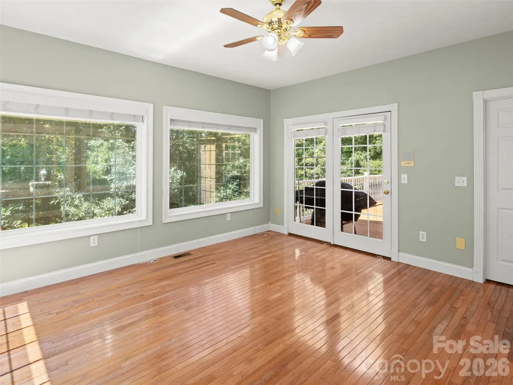 4901 Brevard Road Horse Shoe, NC 28742