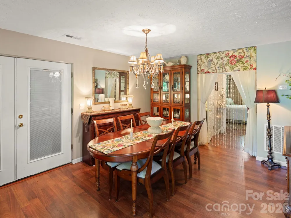 4901 Brevard Road Horse Shoe, NC 28742
