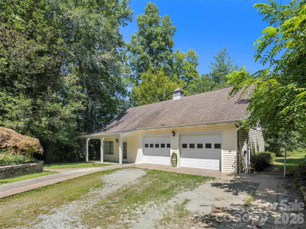 4901 Brevard Road Horse Shoe, NC 28742