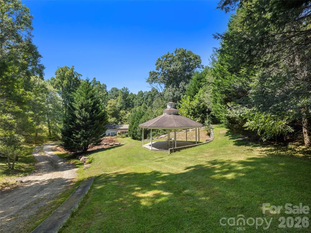 4901 Brevard Road Horse Shoe, NC 28742