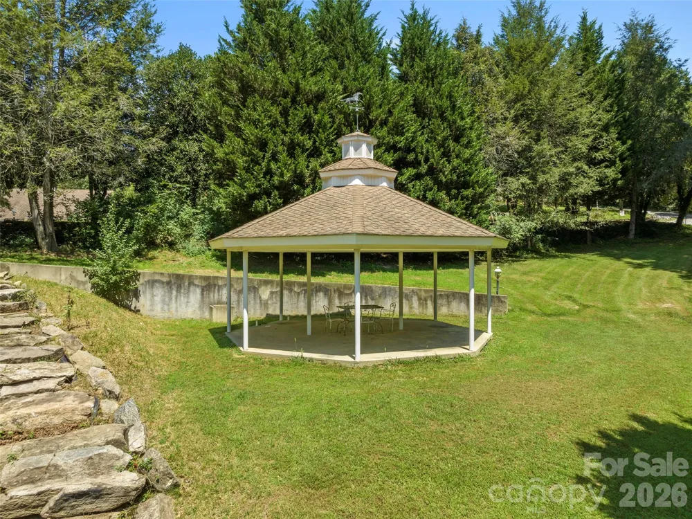 4901 Brevard Road Horse Shoe, NC 28742