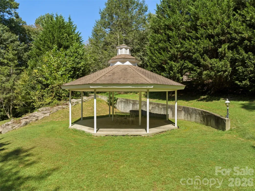 4901 Brevard Road Horse Shoe, NC 28742