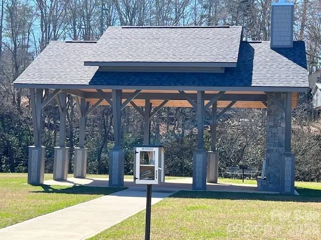 717 Daniel Circle Drive Mills River, NC 28759