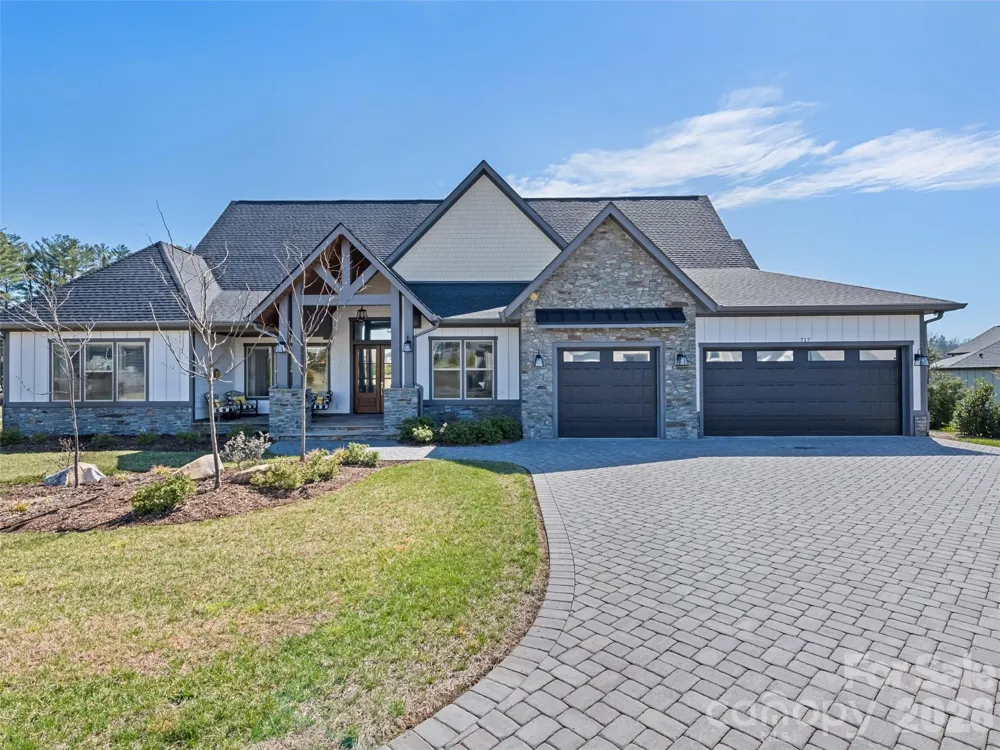 717 Daniel Circle Drive Mills River, NC 28759