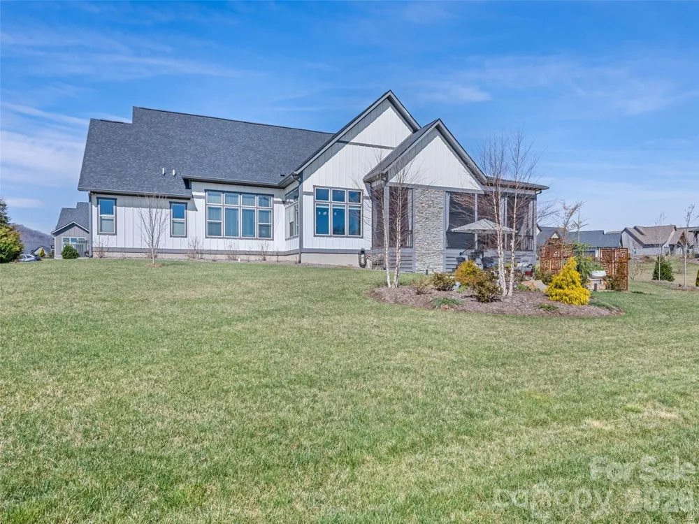 717 Daniel Circle Drive Mills River, NC 28759