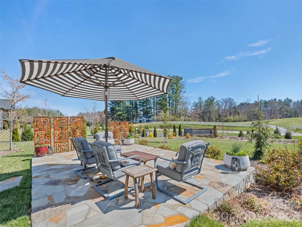 717 Daniel Circle Drive Mills River, NC 28759