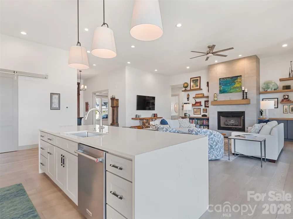 717 Daniel Circle Drive Mills River, NC 28759