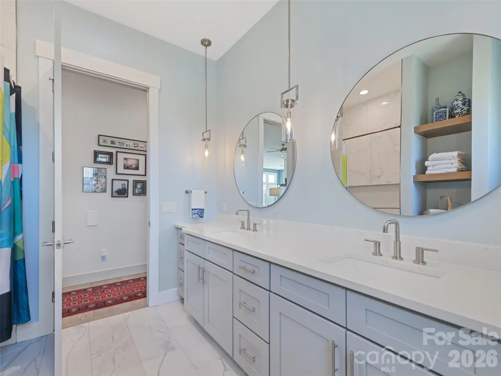 717 Daniel Circle Drive Mills River, NC 28759