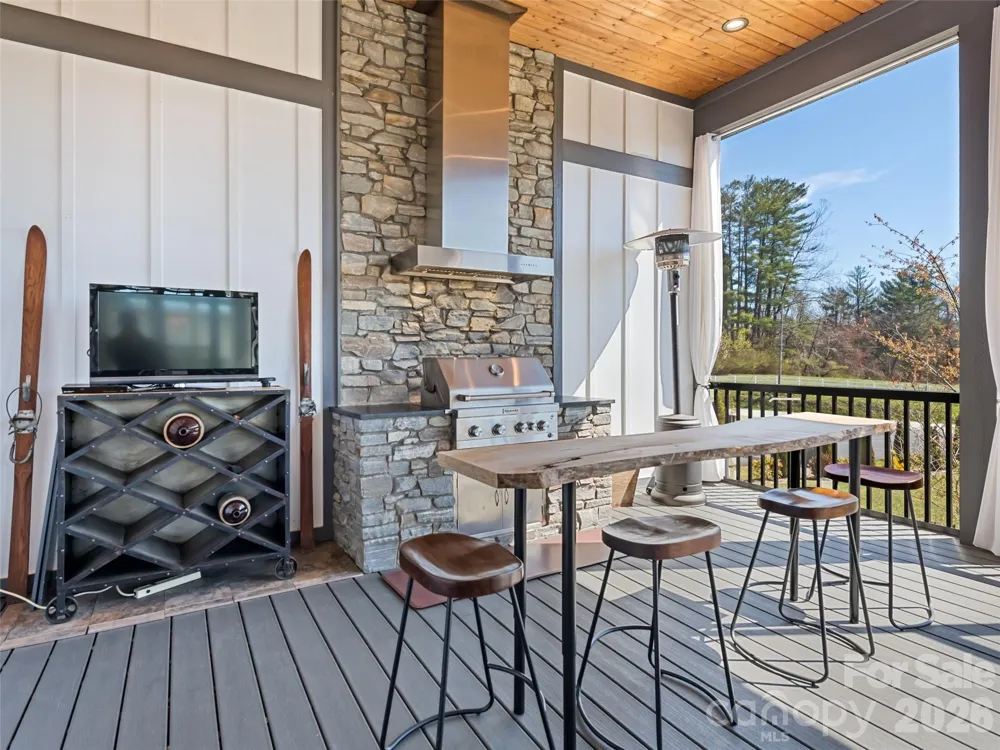717 Daniel Circle Drive Mills River, NC 28759