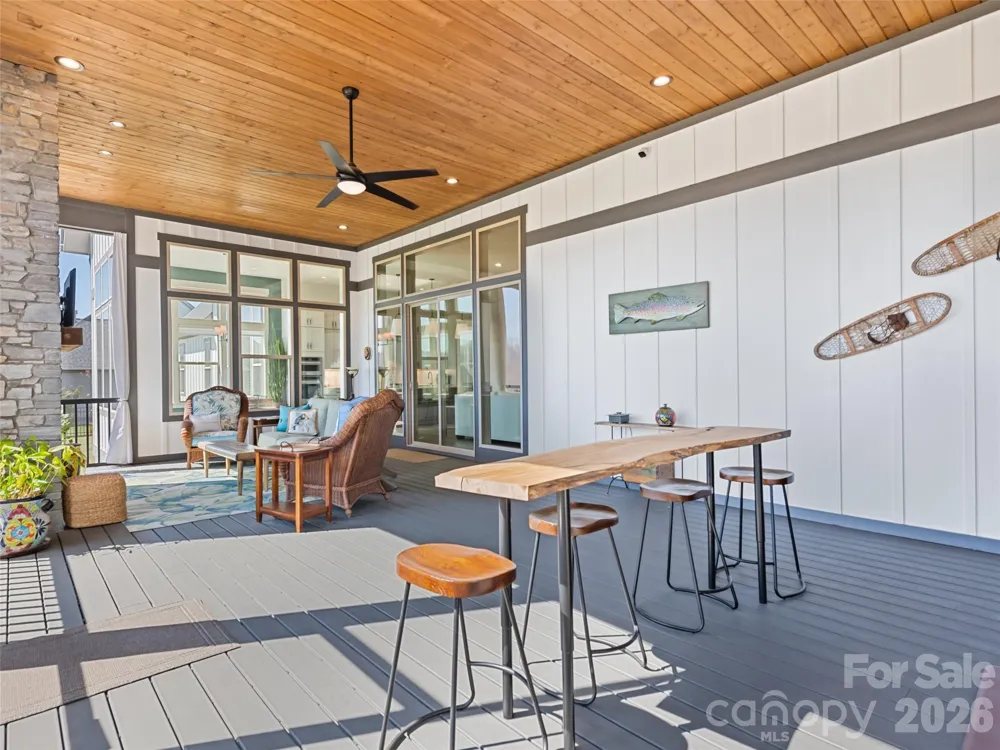 717 Daniel Circle Drive Mills River, NC 28759