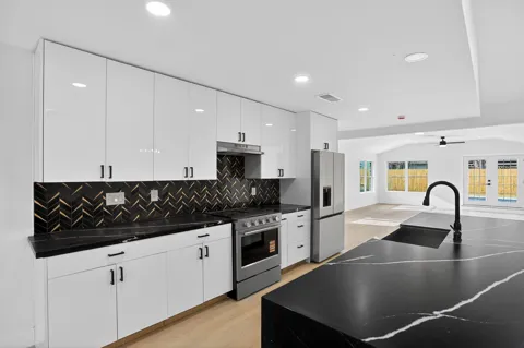1906 Sunny Brook Drive