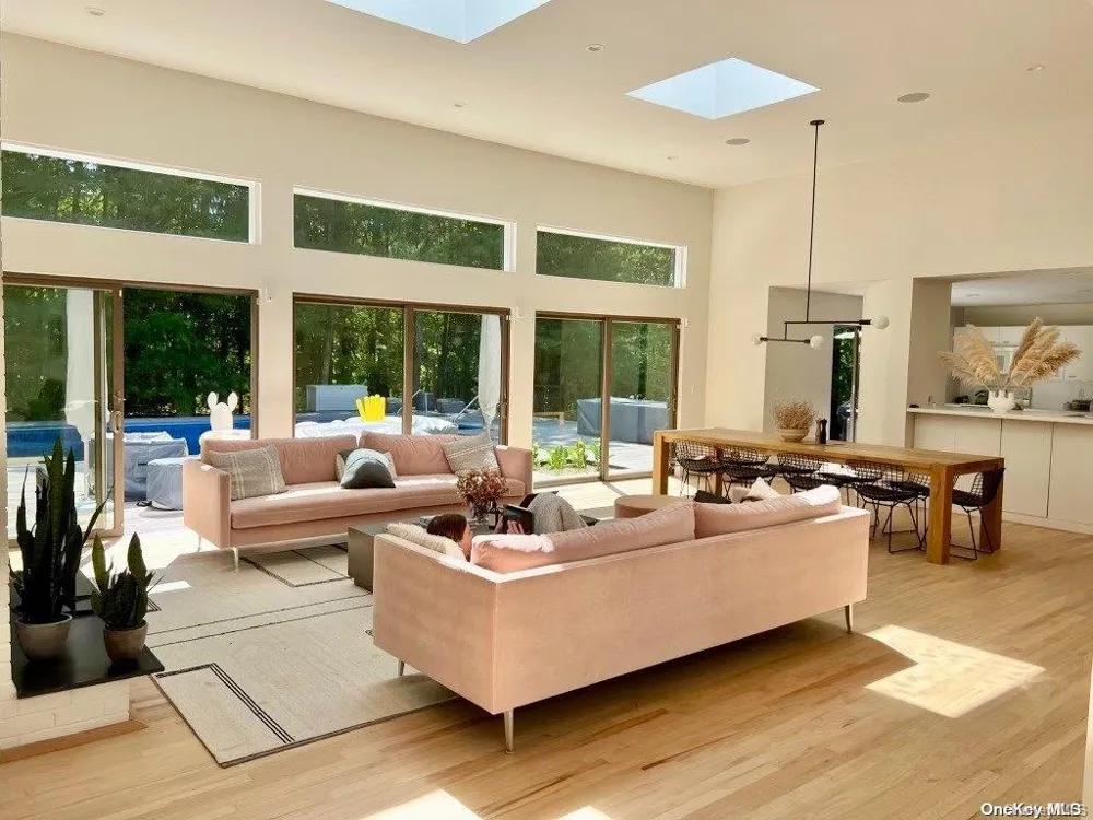 8 Deer Path Quogue, NY 11959