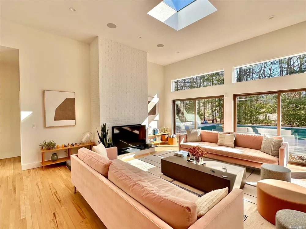 8 Deer Path Quogue, NY 11959