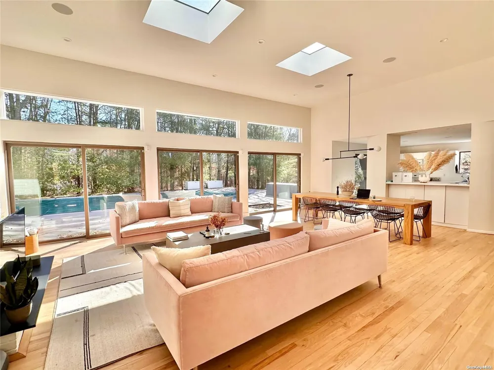 8 Deer Path Quogue, NY 11959