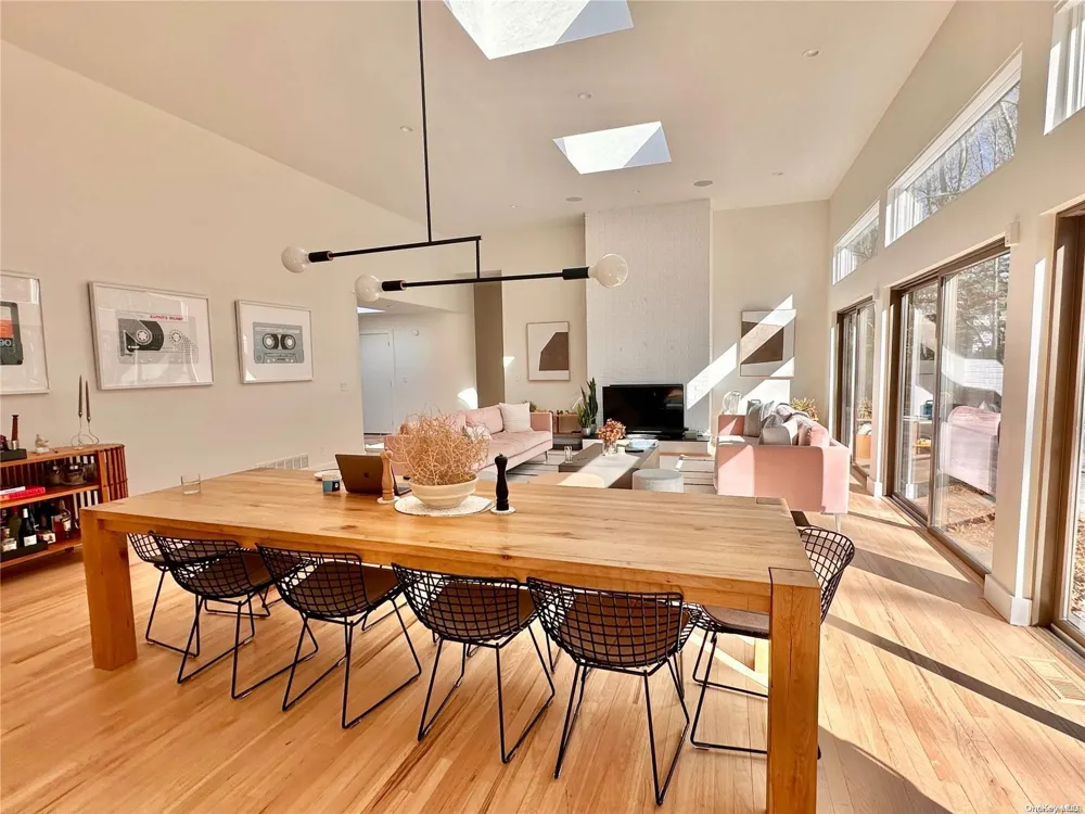 8 Deer Path Quogue, NY 11959