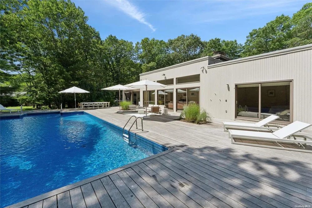 8 Deer Path Quogue, NY 11959