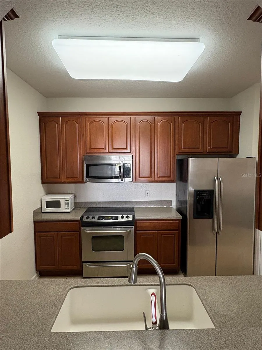 4102 BREAKVIEW DRIVE #40103 Orlando, FL 32819