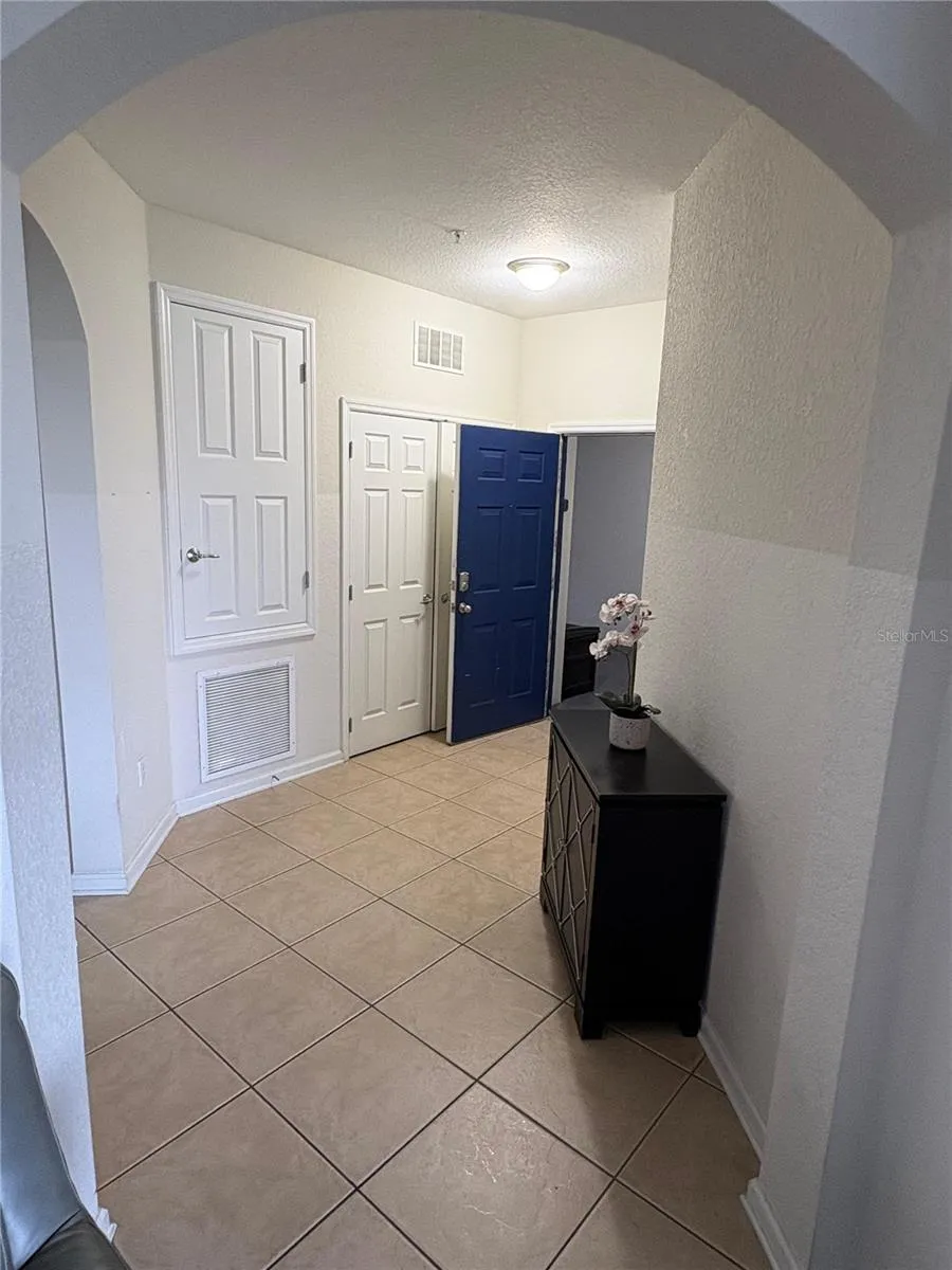 4102 BREAKVIEW DRIVE #40103 Orlando, FL 32819