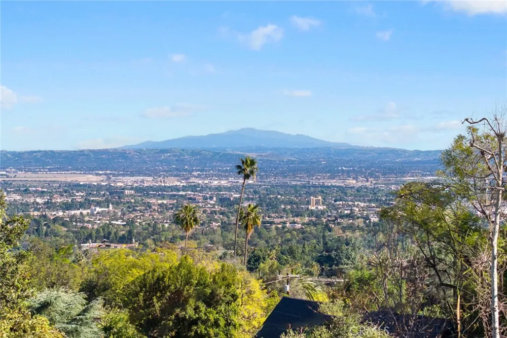 608 Baldwin Court Sierra Madre, CA 91024