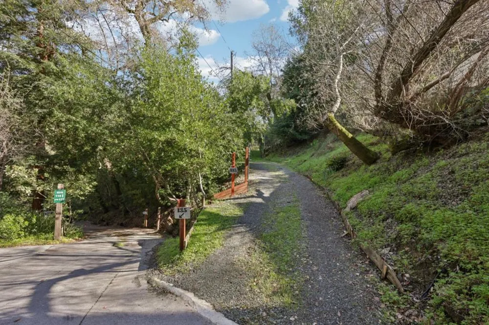 145 Foxwood Road Road Portola Valley, CA 94028