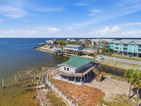 18 4TH STREET Horseshoe Beach, FL 32648