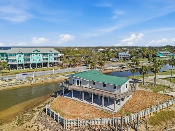 18 4TH STREET Horseshoe Beach, FL 32648