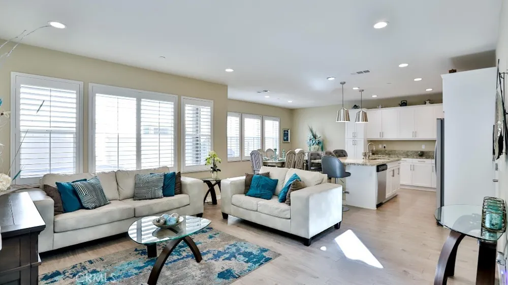 4693 Holly Long Beach, CA 90805