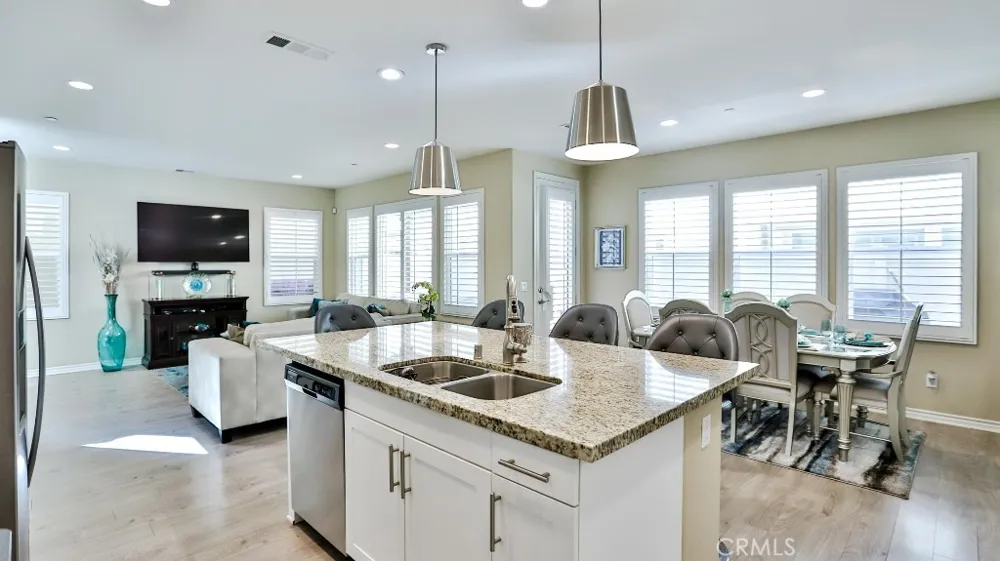 4693 Holly Long Beach, CA 90805