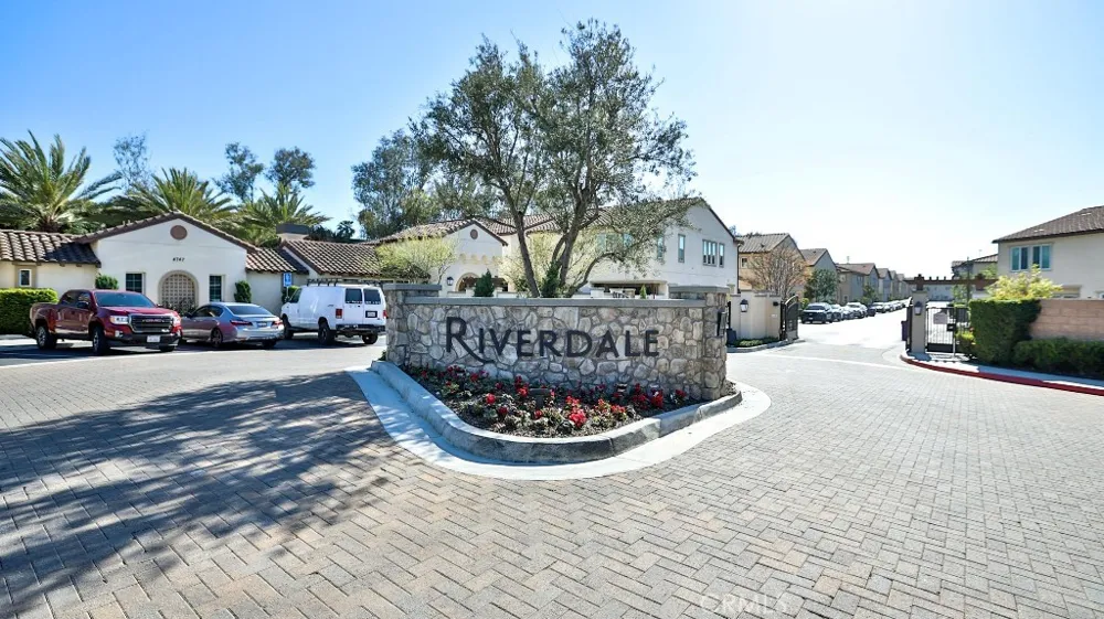 4693 Holly Long Beach, CA 90805