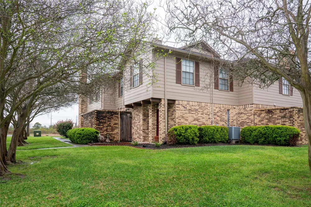 1862 Birch Street Texas City, TX 77591