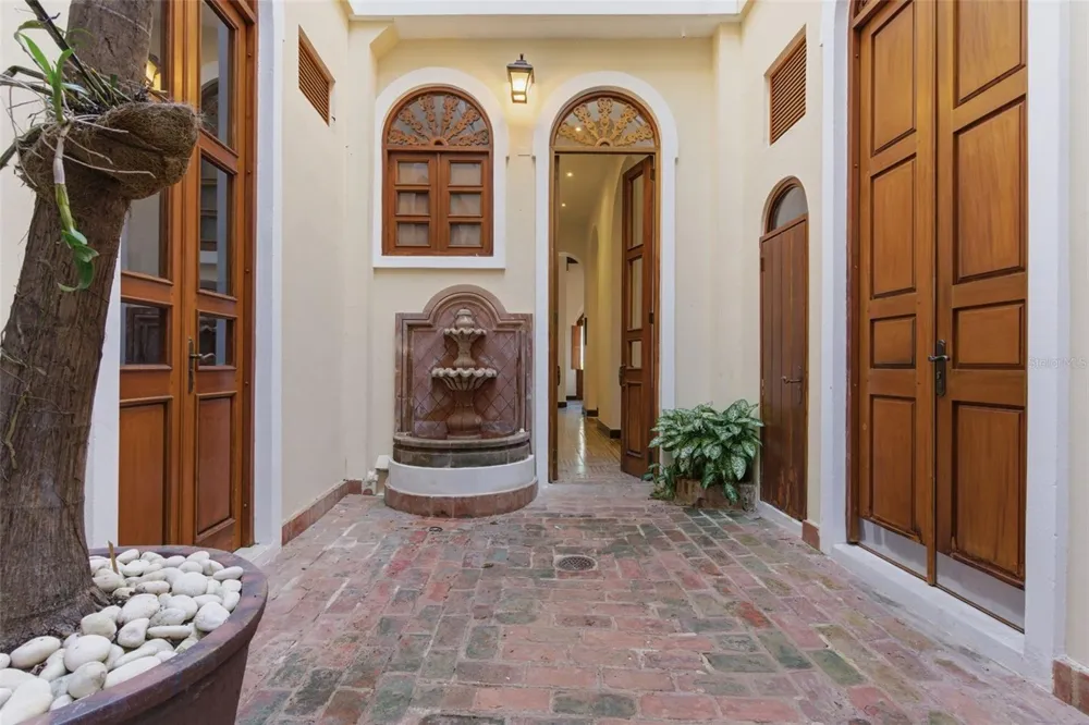 65 CALLE SAN FRANCISCO Old San Juan, PR 00901