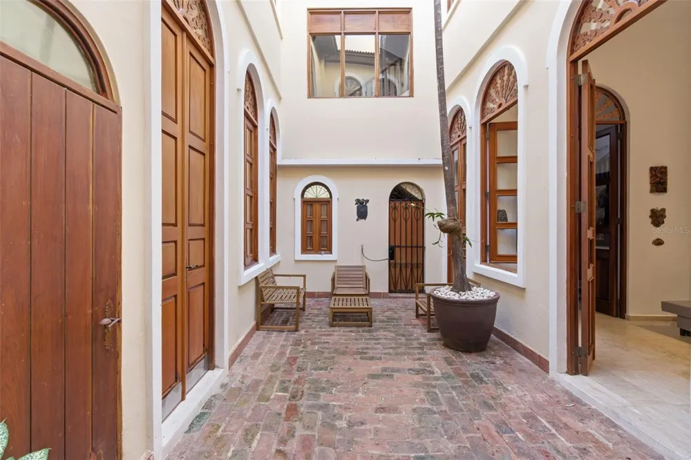 65 CALLE SAN FRANCISCO Old San Juan, PR 00901