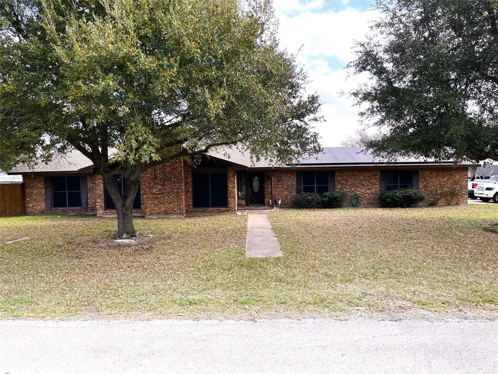203 Jane Street Groesbeck, TX 76642