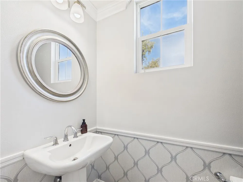 3174 E Piru Brea, CA 92821