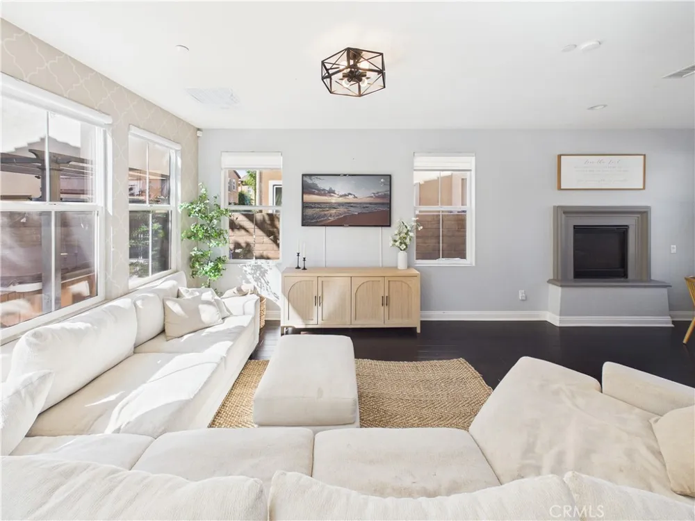 3174 E Piru Brea, CA 92821
