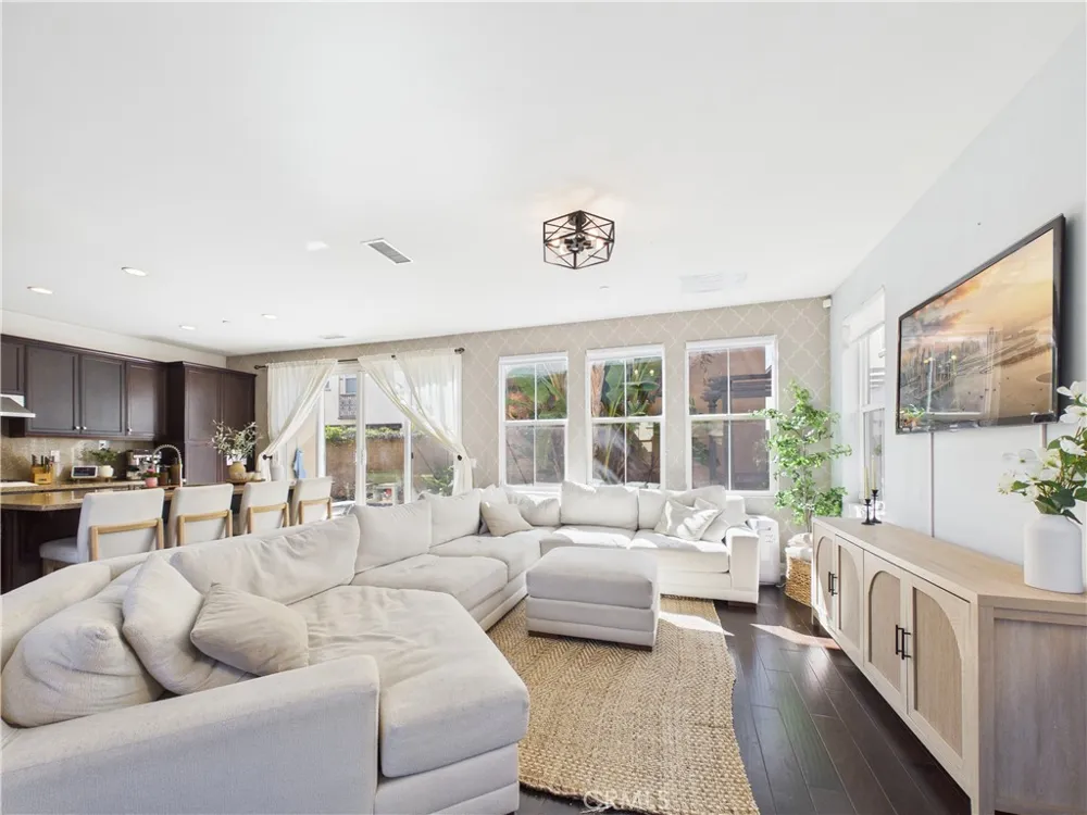 3174 E Piru Brea, CA 92821