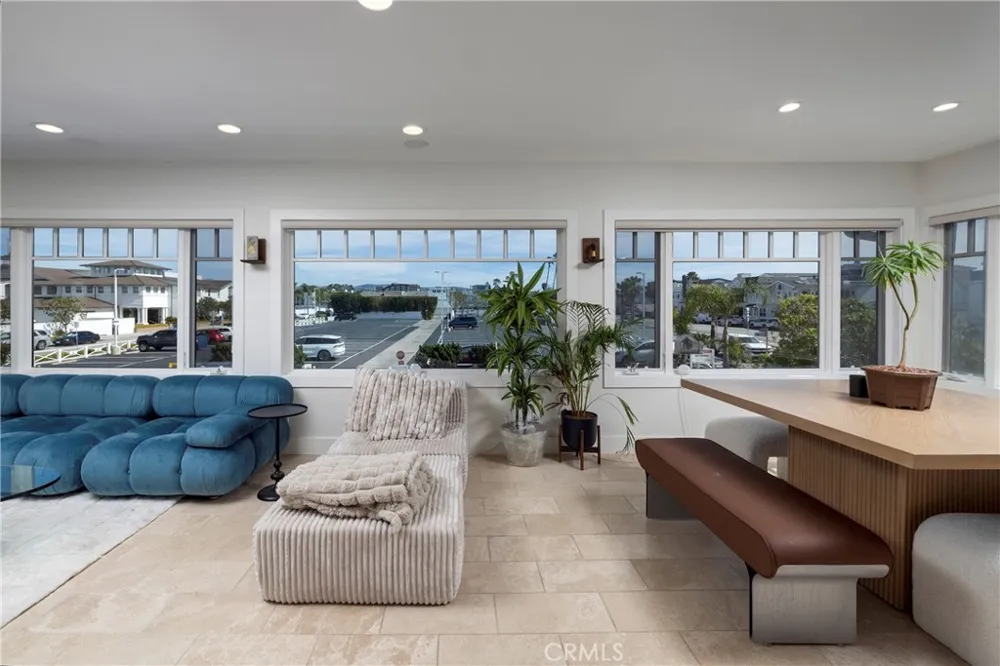 203 8th st Newport Beach, CA 92661