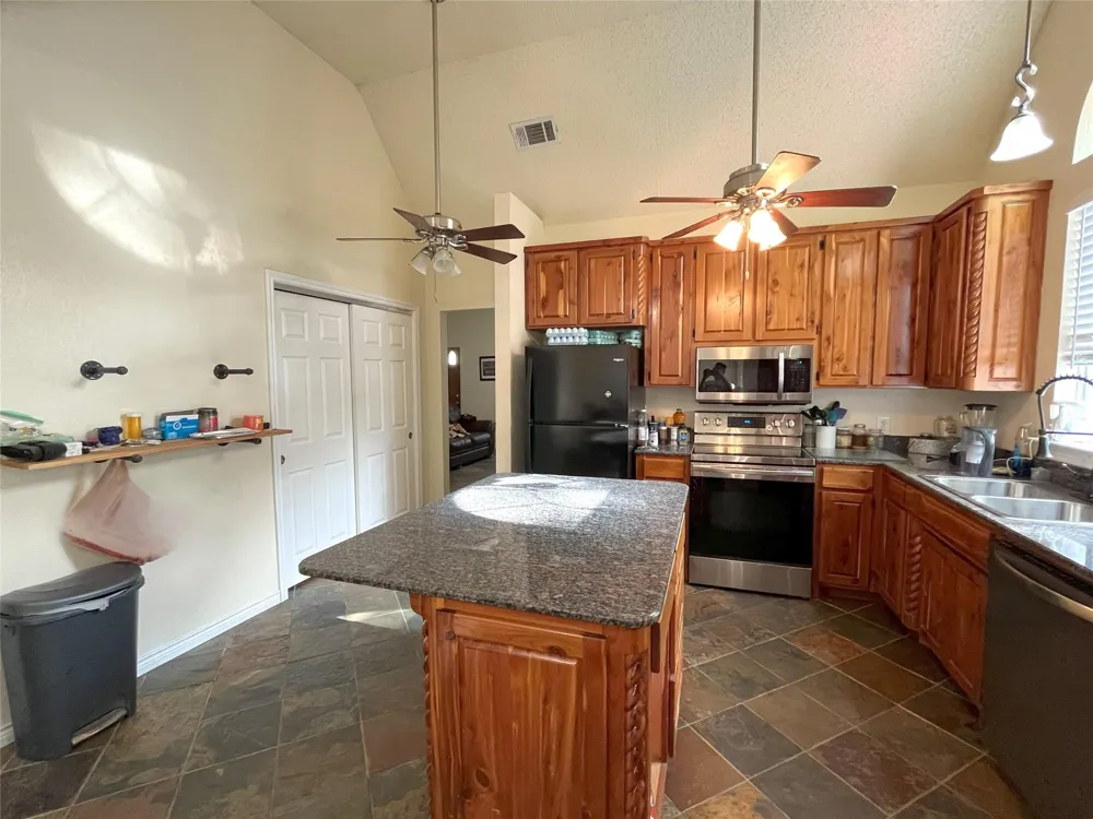 218 Lcr 743 Thornton, TX 76687