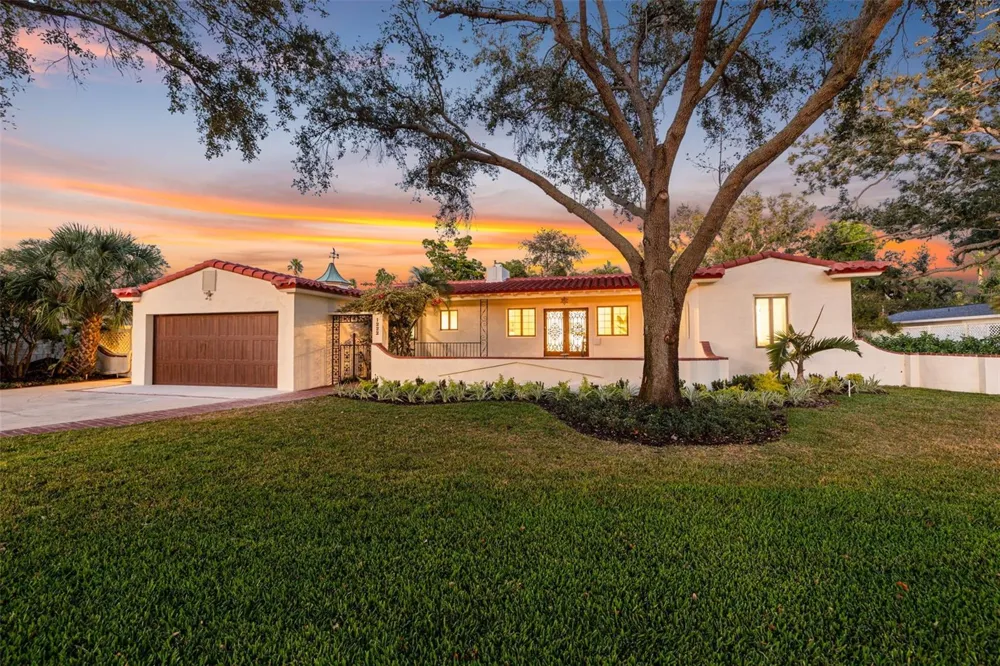 1222 BRIGHTWATERS BOULEVARD NE St Petersburg, FL 33704