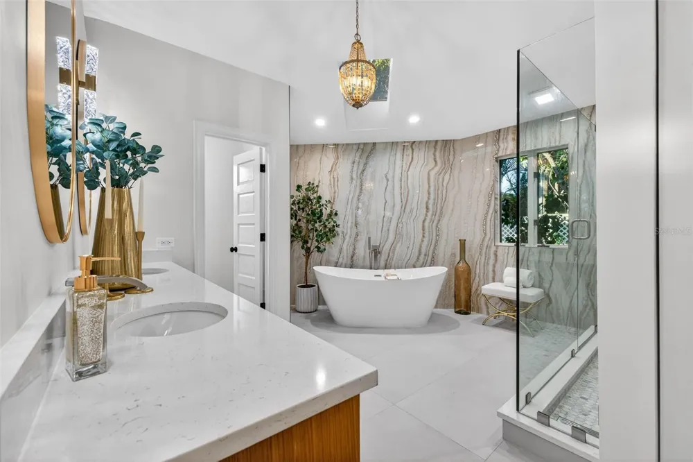 1222 BRIGHTWATERS BOULEVARD NE St Petersburg, FL 33704