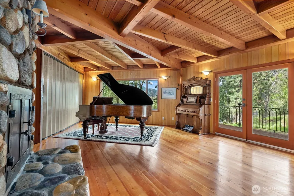 21 Louie Creek Road Curlew, WA 99118