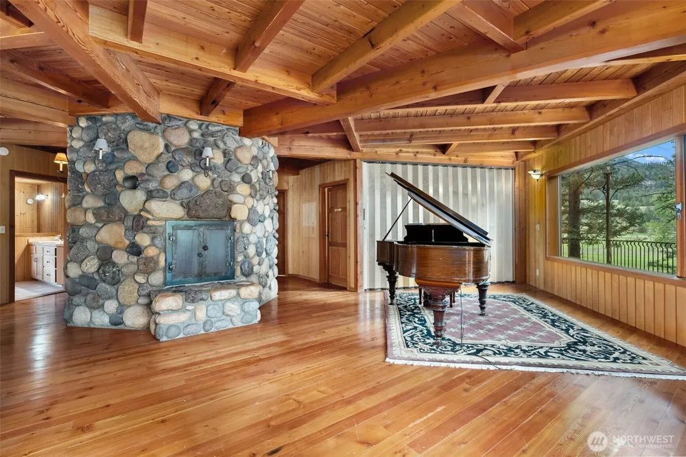 21 Louie Creek Road Curlew, WA 99118