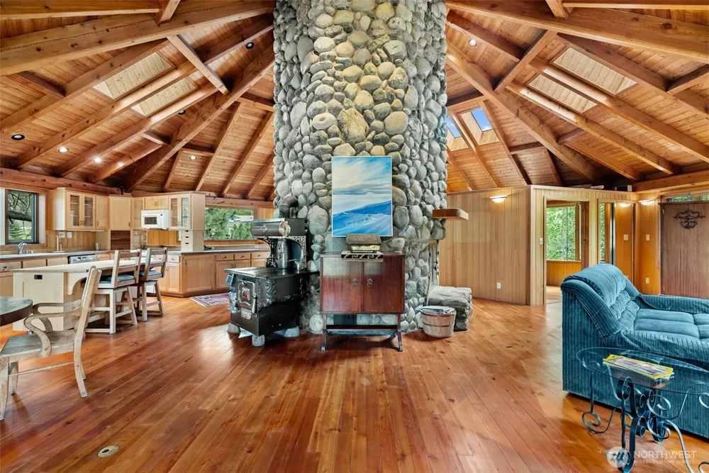 21 Louie Creek Road Curlew, WA 99118